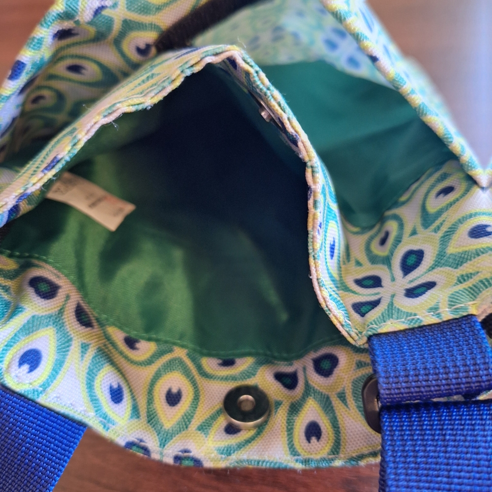 KAVU Keeper canvas Crossbody Bag Blue and Green Floral Very Good Condition - Picture 3 of 4